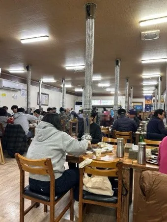 마장동숯불구이 경주본점 홀좌석 - 단체회식·가족모임이 가능한 넓은 좌석 전경